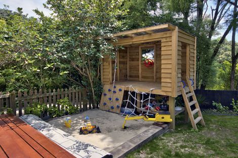 Photo of property in 30 Atkinson Road, Titirangi, Auckland, 0604