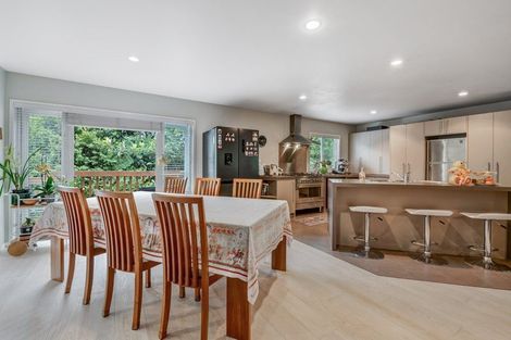 Photo of property in 15 Springwater Vale, Unsworth Heights, Auckland, 0632