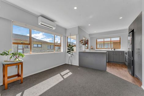 Photo of property in 17 Edgewater Parade, Waiuku, 2123