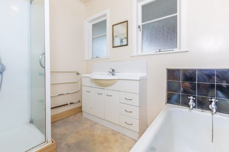 Photo of property in 5 Birchlea Rise, Goodwood Heights, Auckland, 2105