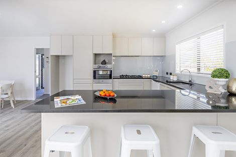 Photo of property in 80 Everglade Drive, Goodwood Heights, Auckland, 2105