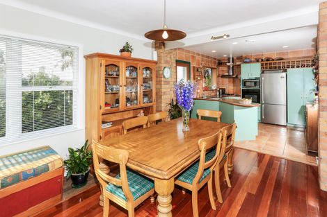 Photo of property in 8 Youngs Road, Papakura, 2110