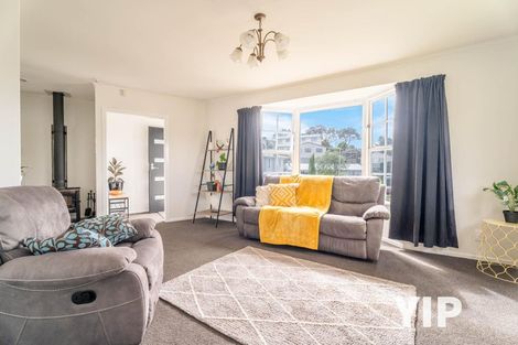 Photo of property in 61 Batchelor Street, Newlands, Wellington, 6037