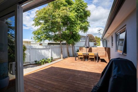 Photo of property in 2a Portland Drive, Highlands Park, New Plymouth, 4312