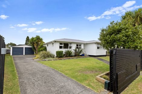 Photo of property in 11 Brennan Avenue, Te Atatu Peninsula, Auckland, 0610