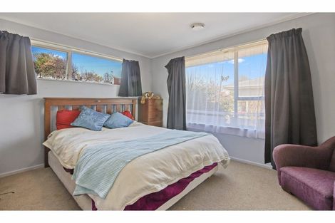 Photo of property in 72 Denise Crescent, Hornby, Christchurch, 8042