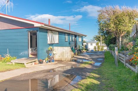 Photo of property in 15 Waitote Street, Castlecliff, Whanganui, 4501
