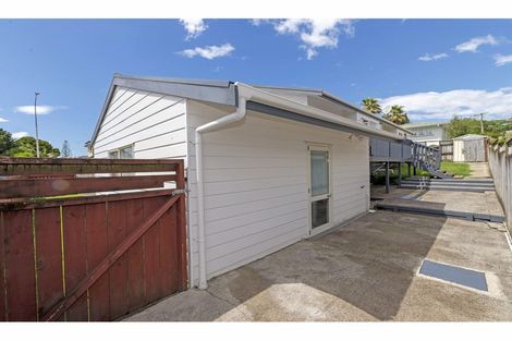 Photo of property in 2 Glendene Avenue, Glendene, Auckland, 0602