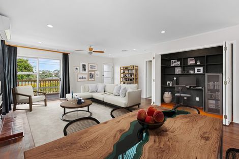 Photo of property in 12 Webb Place, Forrest Hill, Auckland, 0620