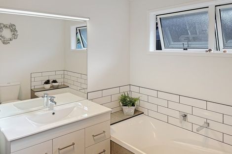 Photo of property in 38a Brookvale Road, Havelock North, 4130