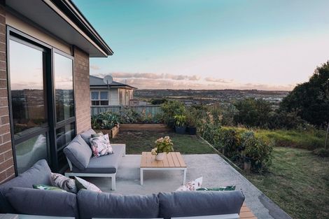 Photo of property in 76 Maire Road, Orewa, 0931