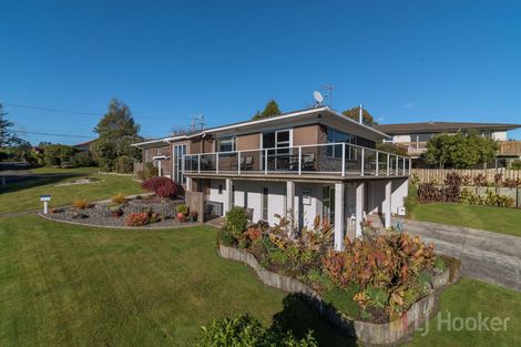 Photo of property in 2 Haratua Place, Springfield, Rotorua, 3015
