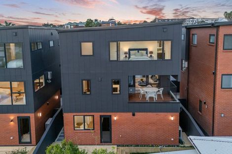 Photo of property in 16b Egremont Street, Belmont, Auckland, 0622