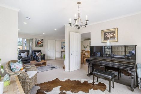 Photo of property in 10 William Woods Court, Flat Bush, Auckland, 2016