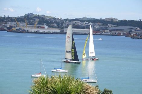 Photo of property in 31a Stanley Point Road, Stanley Point, Auckland, 0624