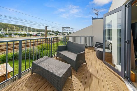 Photo of property in 8 Marina View, Paremata, Porirua, 5026
