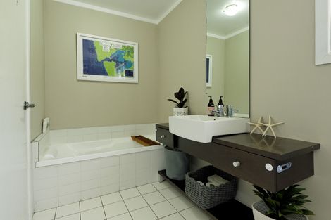 Photo of property in 30 Atkinson Road, Titirangi, Auckland, 0604