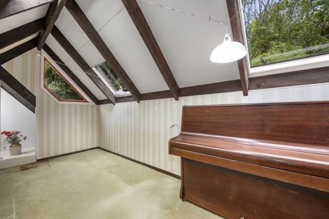 Photo of property in 74 Blue Mountains Road, Pinehaven, Upper Hutt, 5019