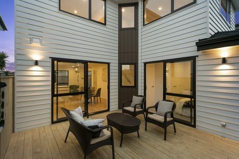 Photo of property in 1e Valron Road, Te Atatu South, Auckland, 0602