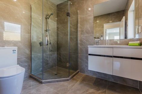 Photo of property in 18 Syd Grant Crescent, Orewa, 0931