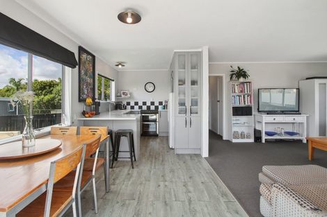 Photo of property in 25 Crispe Road, Clarks Beach, 2122