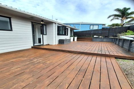 Photo of property in 2/4 Antrim Grove, Bayview, Auckland, 0629