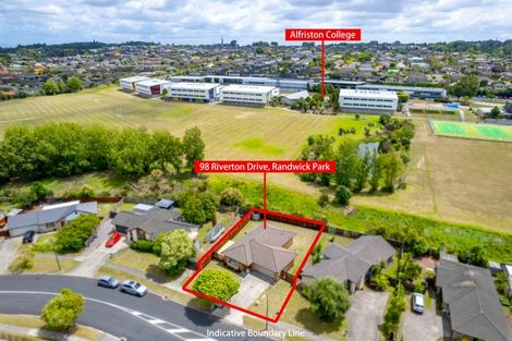 Photo of property in 98 Riverton Drive, Randwick Park, Auckland, 2105