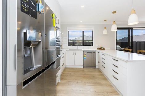 Photo of property in 27 Salisbury Crescent, Wallaceville, Upper Hutt, 5018