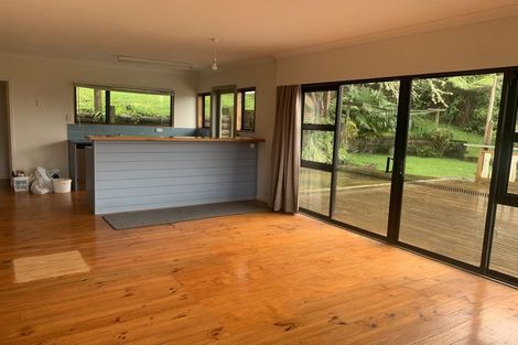 Photo of property in 1 Laingholm Drive, Laingholm, Auckland, 0604