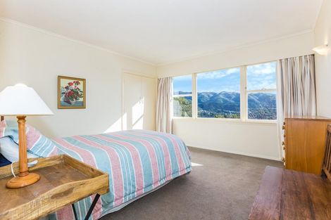 Photo of property in 4 Wilmshurst Place, Tawa, Wellington, 5028
