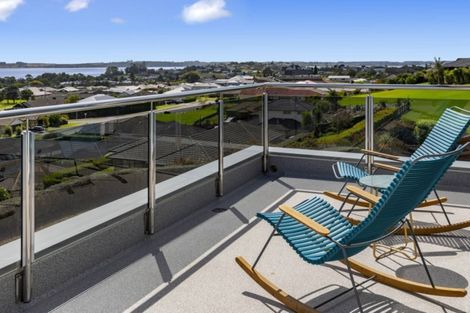 Photo of property in 17 Haden Place, Omokoroa, 3114