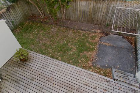 Photo of property in 5/5 Kilham Avenue, Northcote, Auckland, 0627