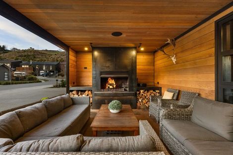 Photo of property in 2 Brodie Avenue, Arrowtown, 9302