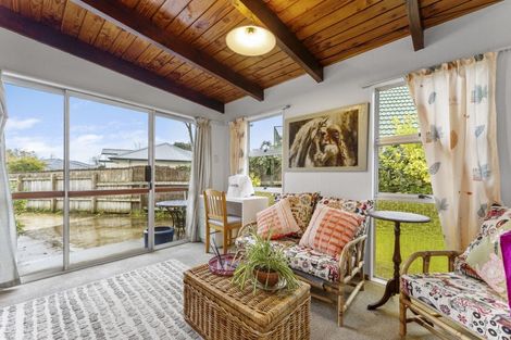 Photo of property in 84 Pahiatua Street, Hokowhitu, Palmerston North, 4410