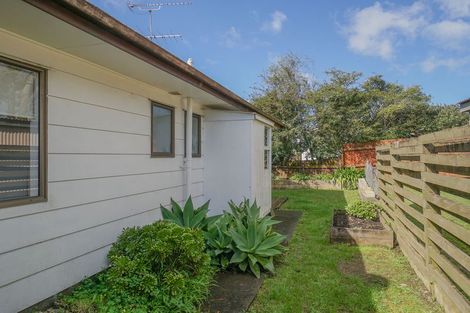 Photo of property in 2/9 Lancaster Road, Beach Haven, Auckland, 0626