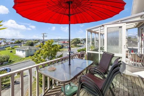 Photo of property in 44 View Road, Titahi Bay, Porirua, 5022