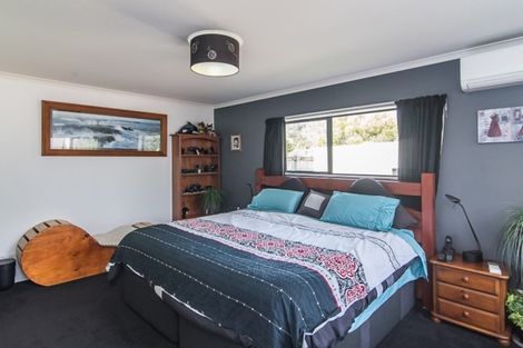 Photo of property in 92 Weggery Drive, Waikanae Beach, Waikanae, 5036