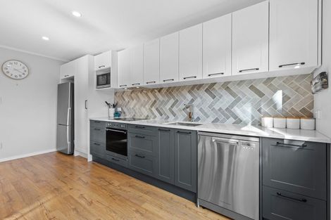 Photo of property in 14 Oldham Place, Browns Bay, Auckland, 0630