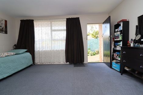 Photo of property in 2/81 Seabrook Avenue, New Lynn, Auckland, 0600