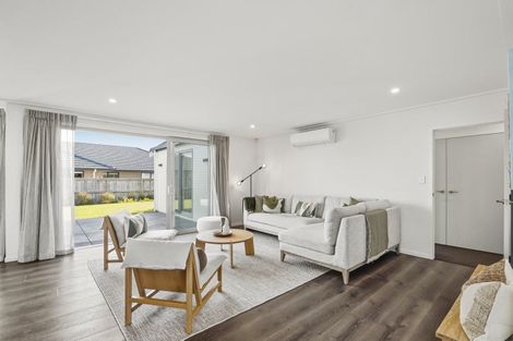 Photo of property in 1 Kaurinui Crescent, One Tree Point, 0118