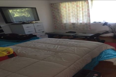 Photo of property in 63 Candia Road, Henderson Valley, Auckland, 0614