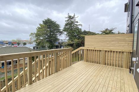 Photo of property in 17b Buscomb Avenue, Henderson, Auckland, 0610