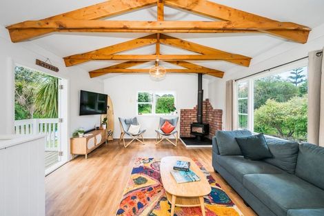 Photo of property in 100 Matatua Road, Raumati Beach, Paraparaumu, 5032