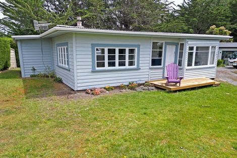 Photo of property in 1 Peace Street, Taieri Beach, Taieri Mouth, 9091