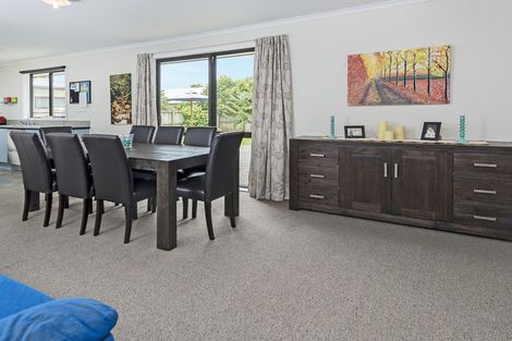 Photo of property in 5 Breaker Grove, Waiuku, 2123