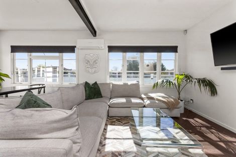 Photo of property in 709 Grove Road, Mayfair, Hastings, 4122