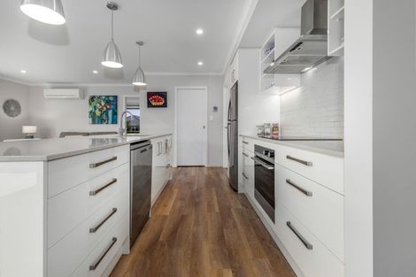 Photo of property in 27 Waipunahau Road, Waikanae, 5036