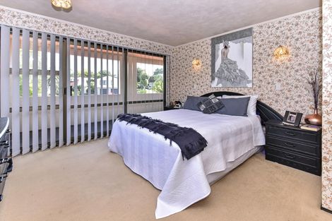 Photo of property in 17 Gleneagles Grove, Wattle Downs, Auckland, 2103