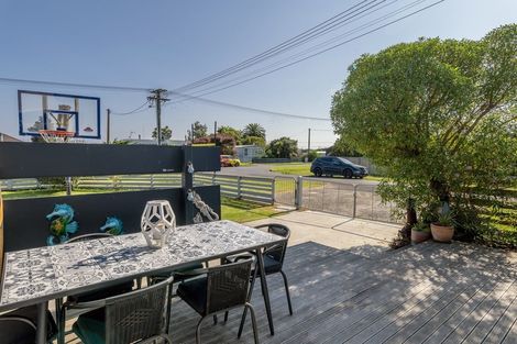 Photo of property in 8 Linklater Avenue, Foxton Beach, Foxton, 4815