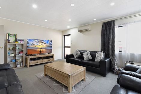 Photo of property in 45 Aldern Road, Massey, Auckland, 0614